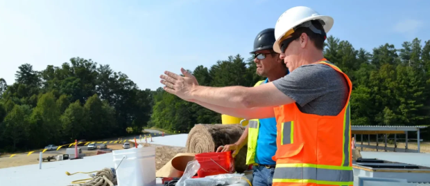 5 Key Benefits of Hiring Commercial Roofing Contractors